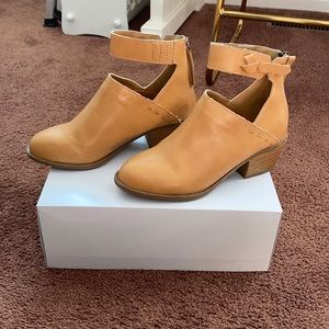 Camel Booties